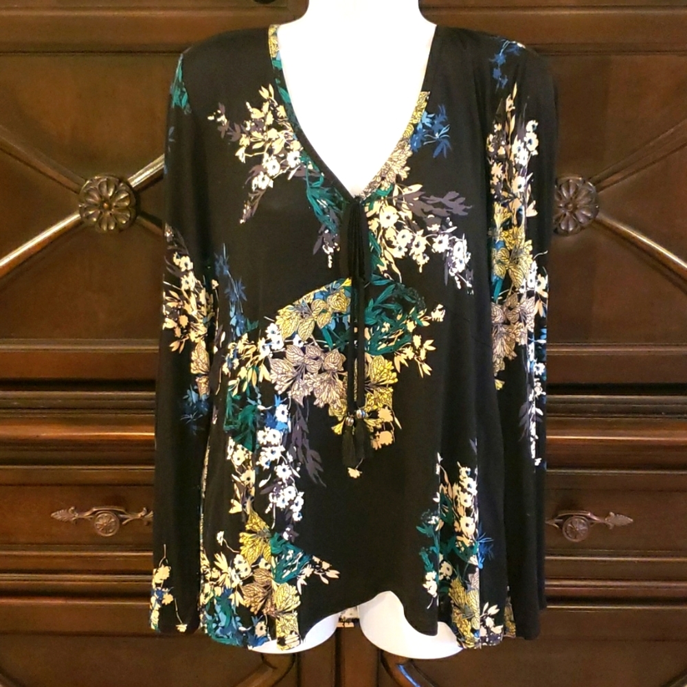 🥰3☆$25. Style and Company long sleeve shirt.